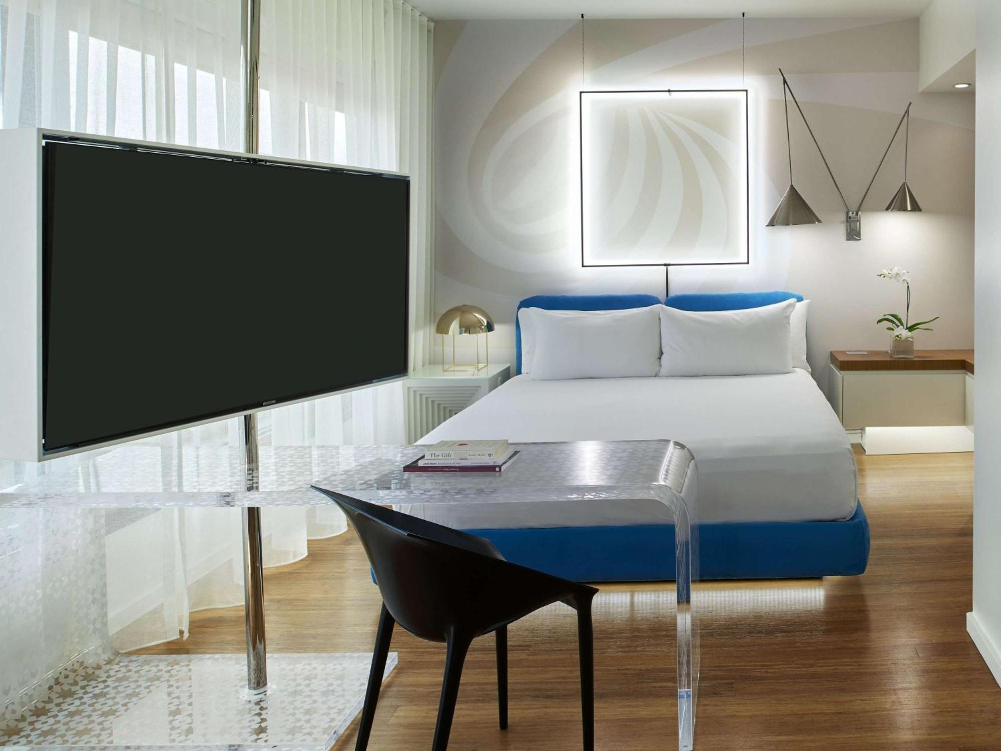 Mondrian Angeles Hotel 4*