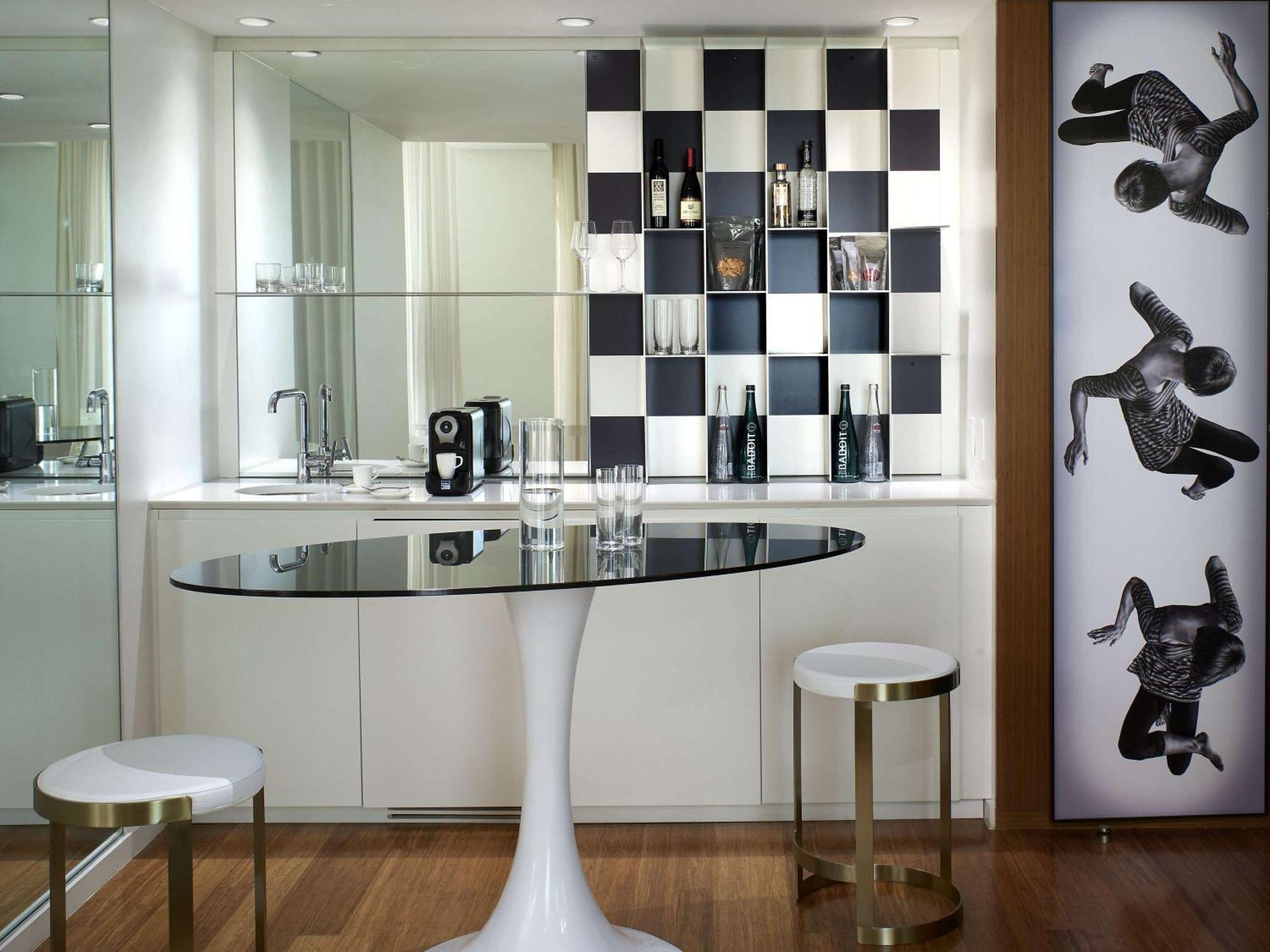 Mondrian Angeles 4*